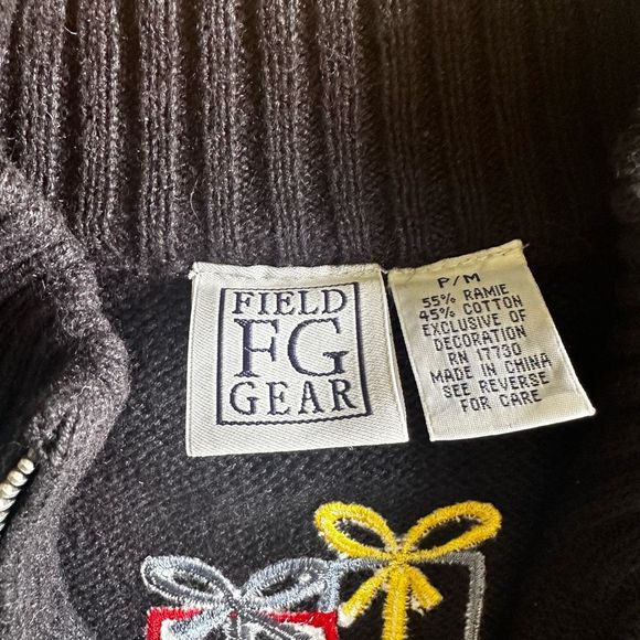 Field Gear Vintage Christmas Sweater - Picture 6 of 6